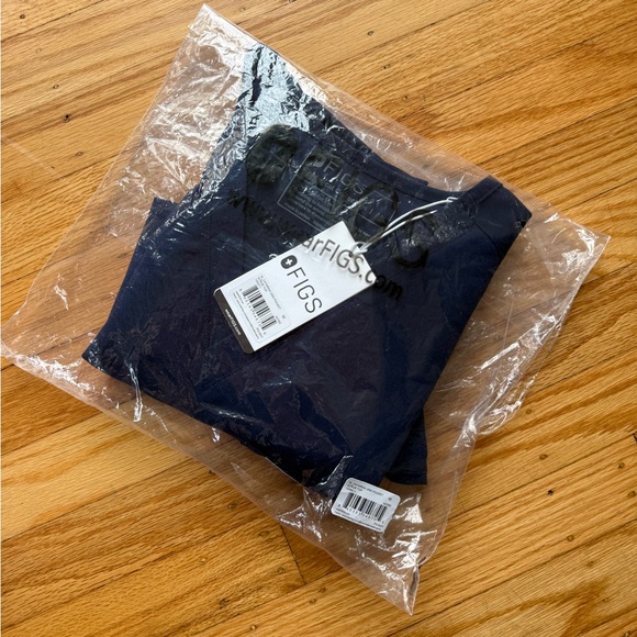NWT FIGS Catarina one pocket scrub top - Picture 2 of 4